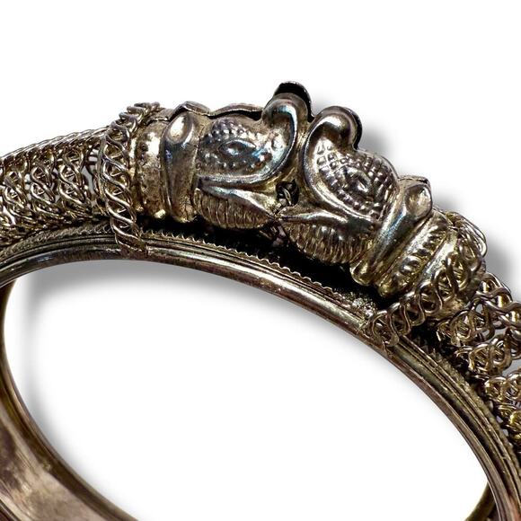 VTG Silver Tone Rattle Chime Bead Bangle Bracelet Trunks Up Kissing Elephants - Picture 1 of 12